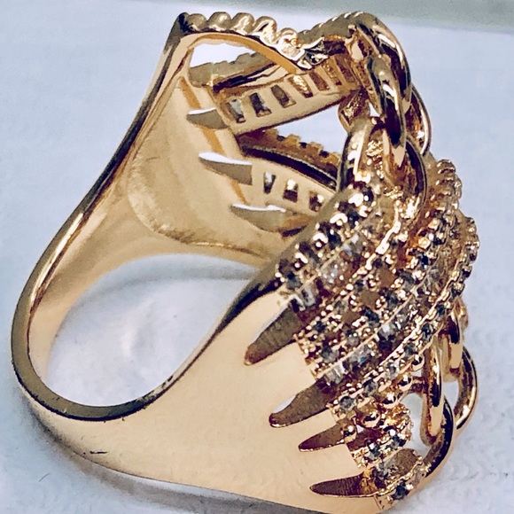 Intricate and original Goldtone Ring - Picture 4 of 5